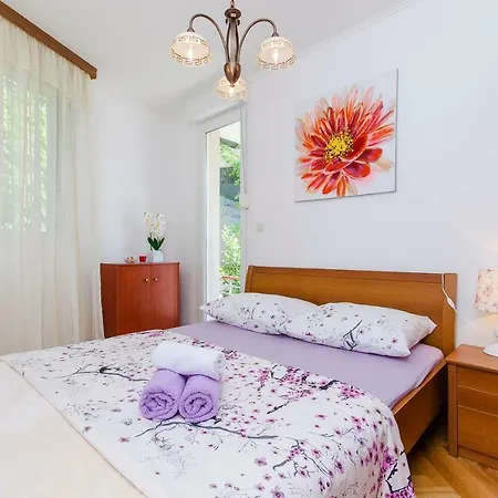 Lucija Appartement *