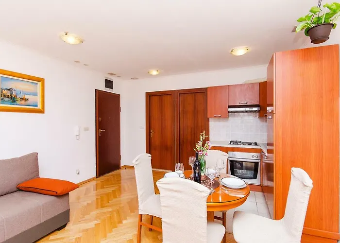 Διαμέρισμα Lucija *